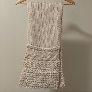 Ann Taylor 🧶 knit scarf 🧣